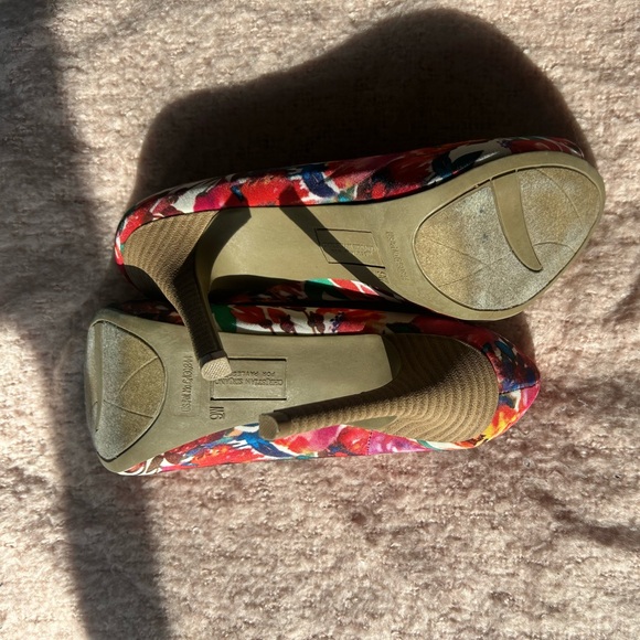 Floral Christian Siriano Heels - Picture 3 of 3